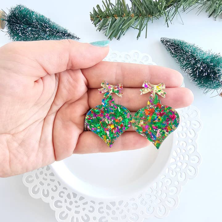 GREEN SPARKLE VINTAGE ORNAMENT EARRINGS
