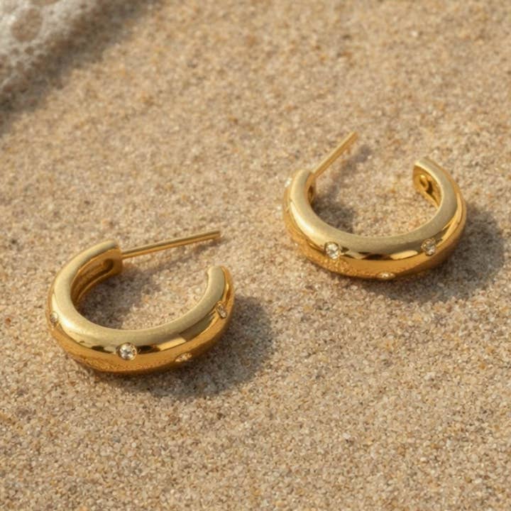 GOLD LUXE 1" HOOP EARRINGS
