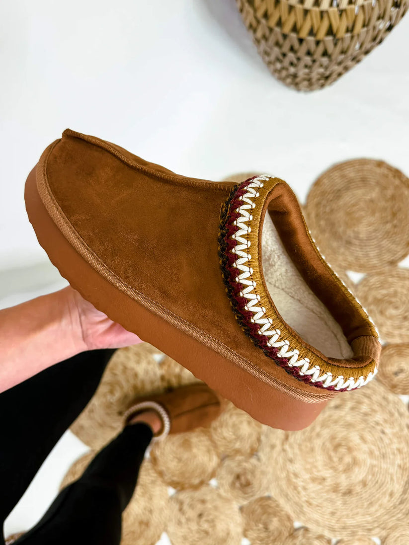 YNDIGO COGNAC SLIPPER CLOG