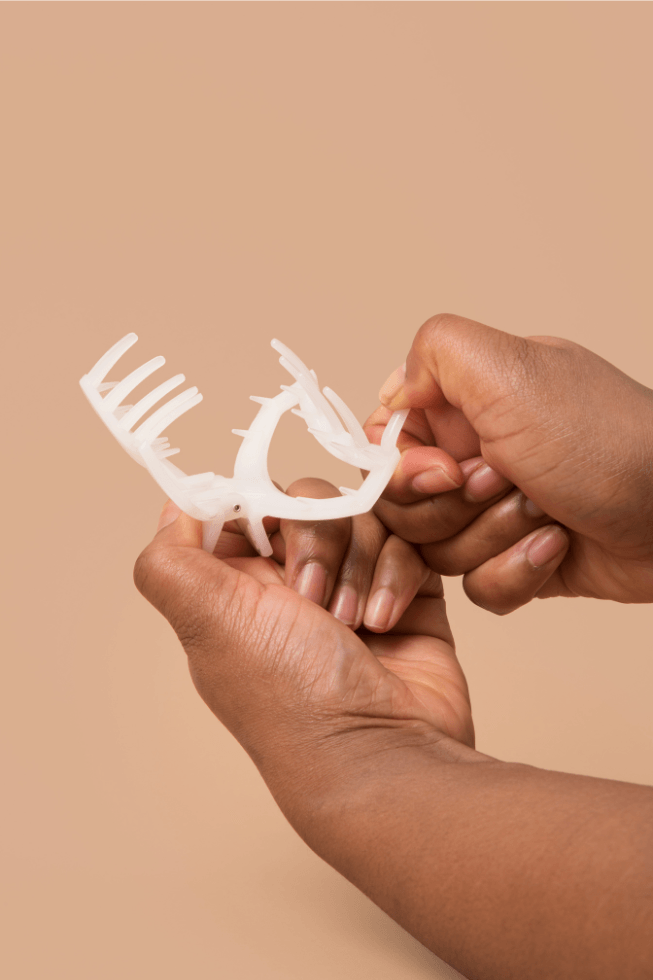 COCONUT WHITE MEDIUM OPEN HAIR CLIP