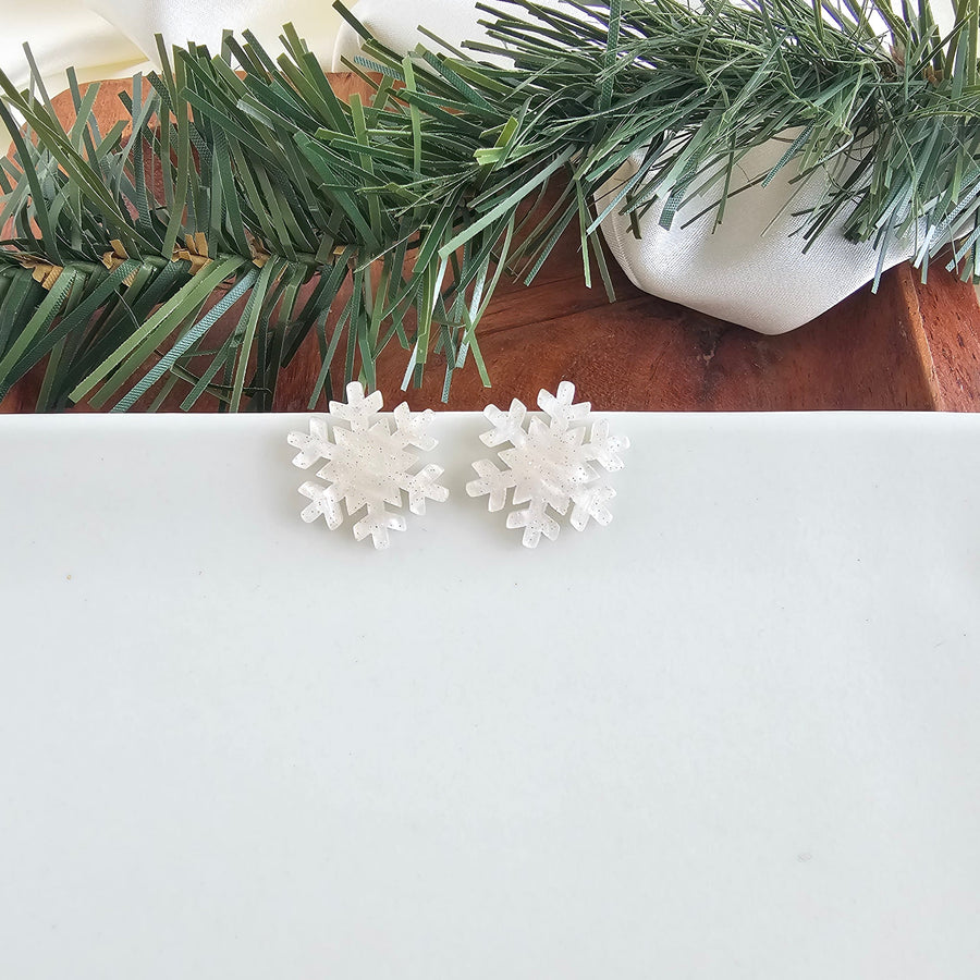 WHITE SHIMMER SNOWFLAKE STUD EARRINGS
