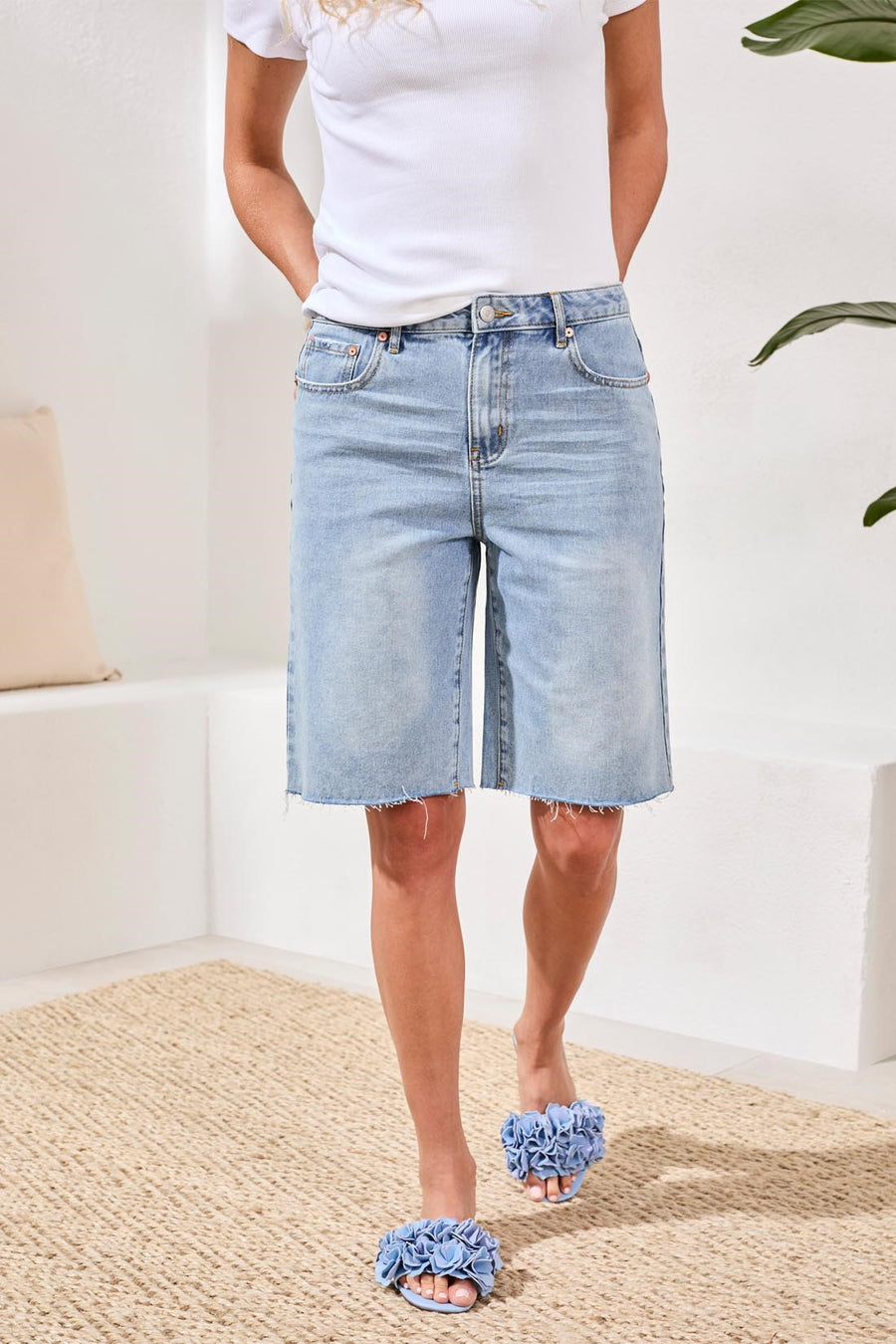 BROOKE EASTCOAST WASH HUGGING WIDE DENIM JORTS
