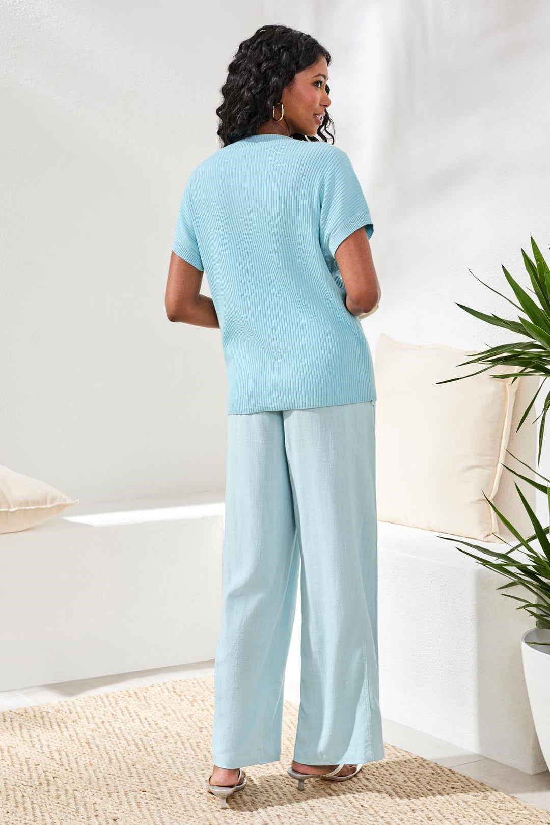AQUA SKY SHORT SLEEVE POCKET SWEATER