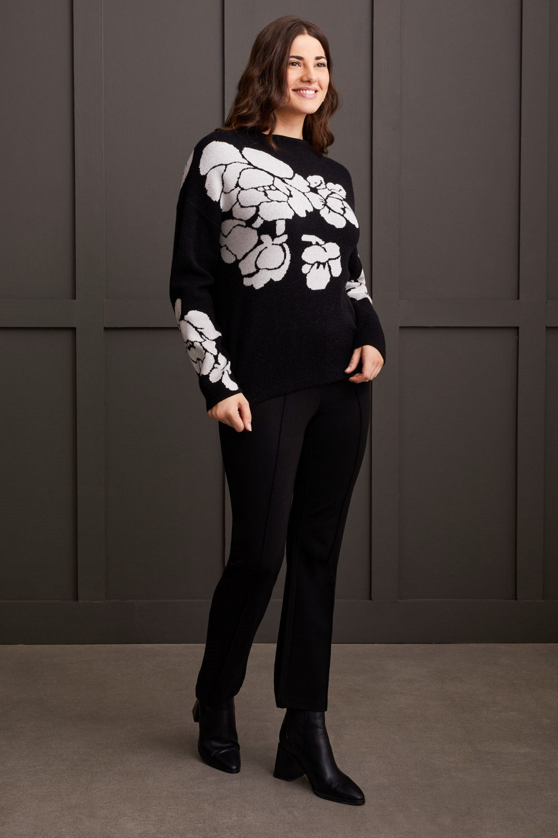 BLACK & WHITE FLORAL JACQUARD KNIT SWEATER – Wilkins & Olander