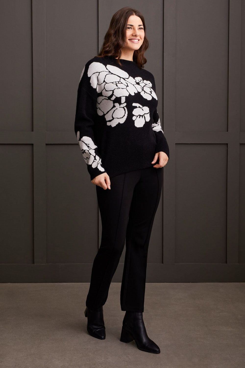 BLACK & WHITE FLORAL JACQUARD KNIT SWEATER
