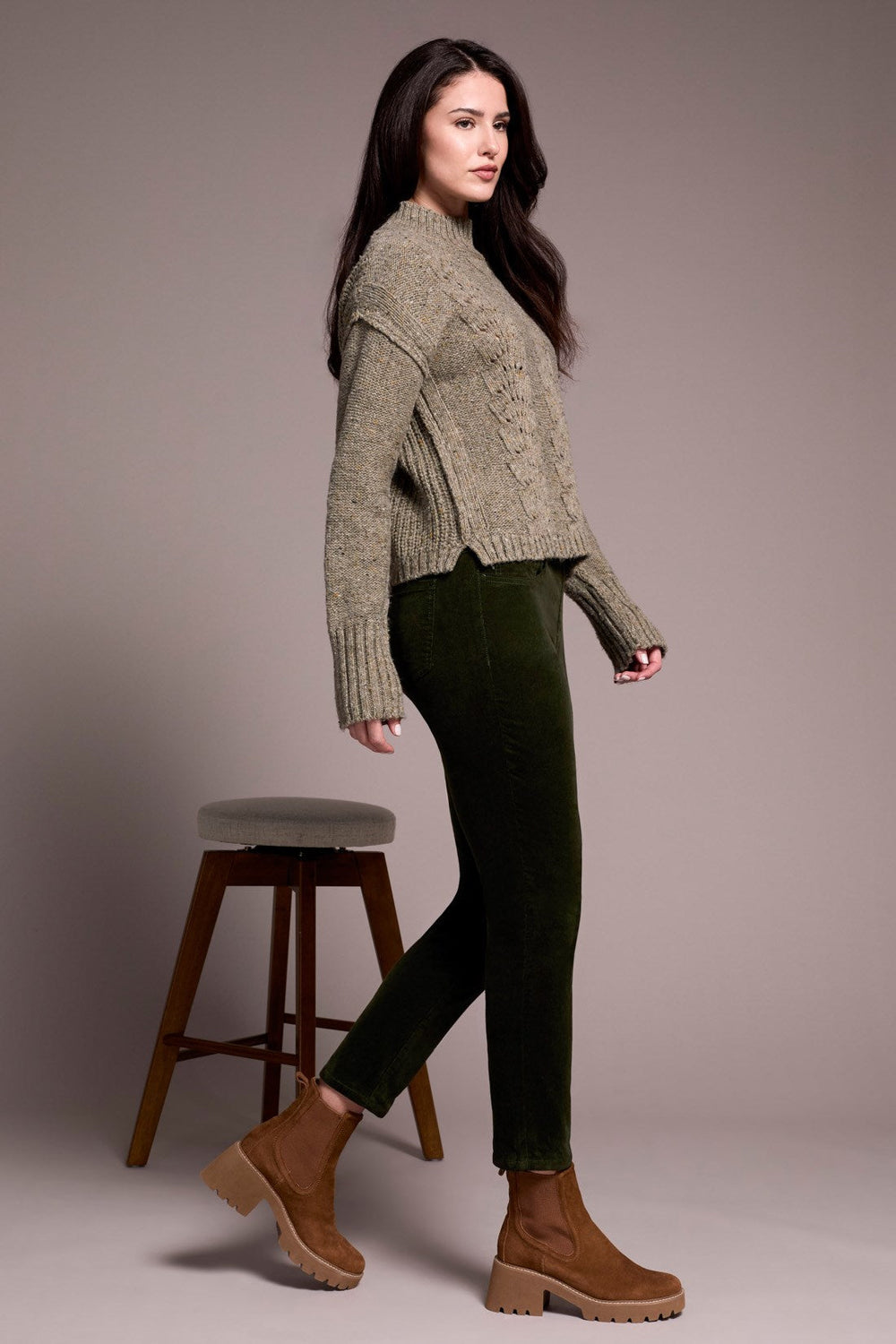 OLIVELEAF NOVELTY CABLE CREWNECK SWEATER
