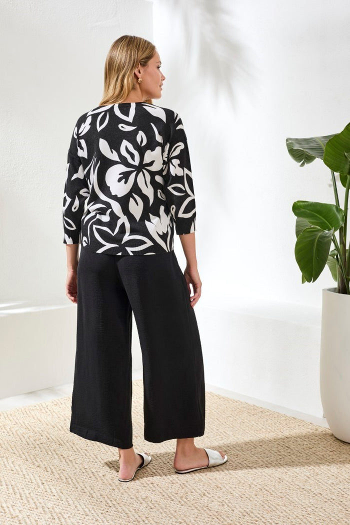 BLACK & WHITE SOFT YARN THREE-QUARTER SLEEVE CREWNECK SWEATER
