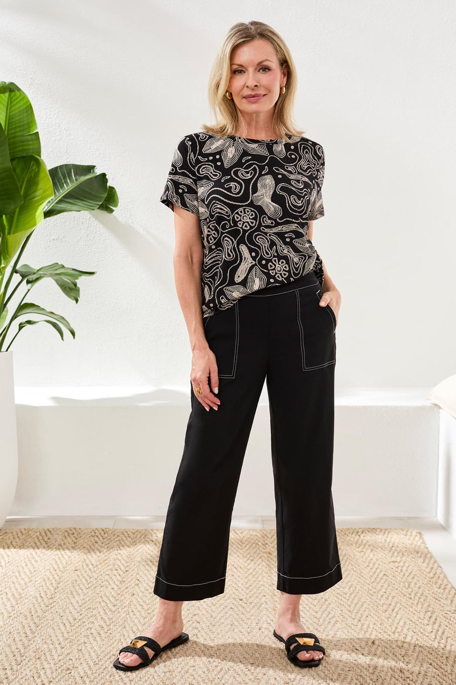 BLACK STRETCH TWILL PULL ON ANKLE PANT WITH CONTRAST STITCHING