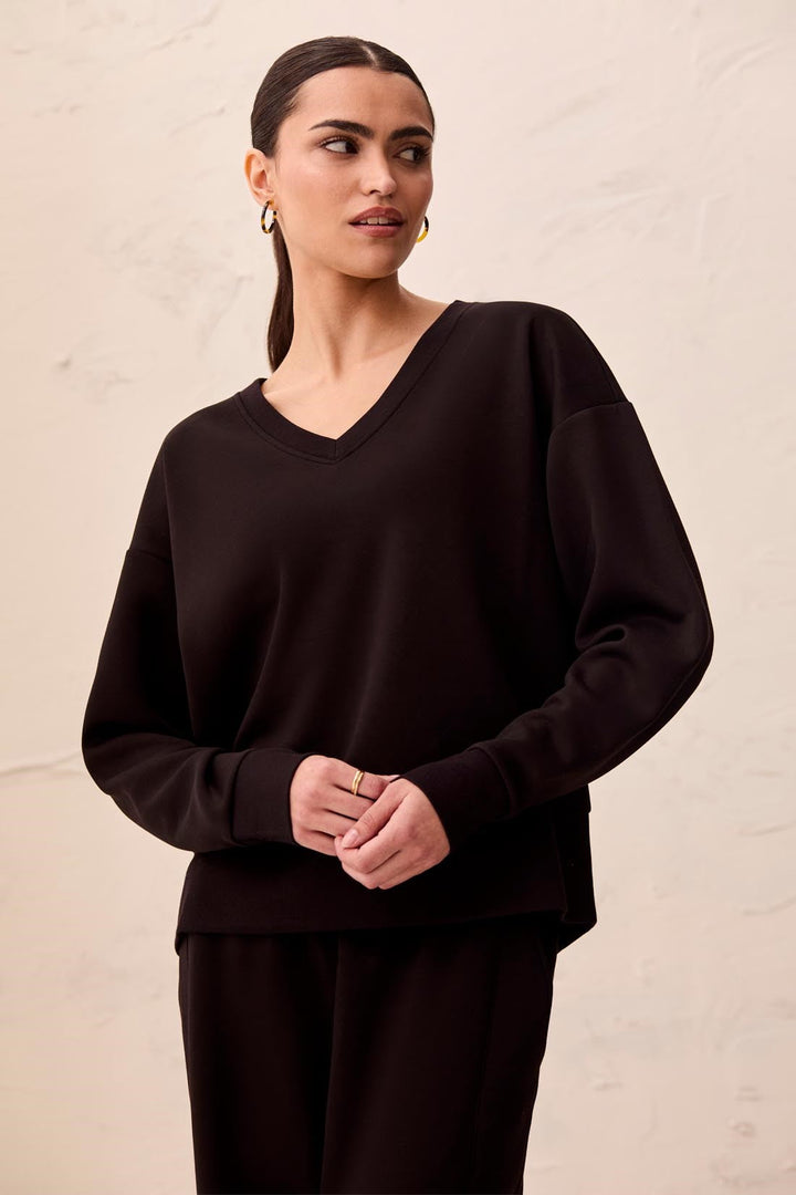 BLACK TECHNO LUXE V NECK TOP