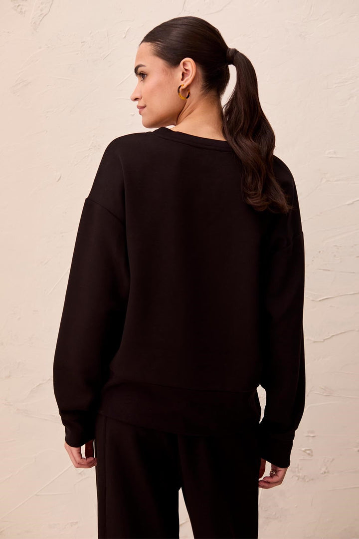 BLACK TECHNO LUXE V NECK TOP