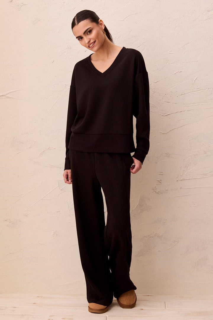 BLACK TECHNO LUXE V NECK TOP