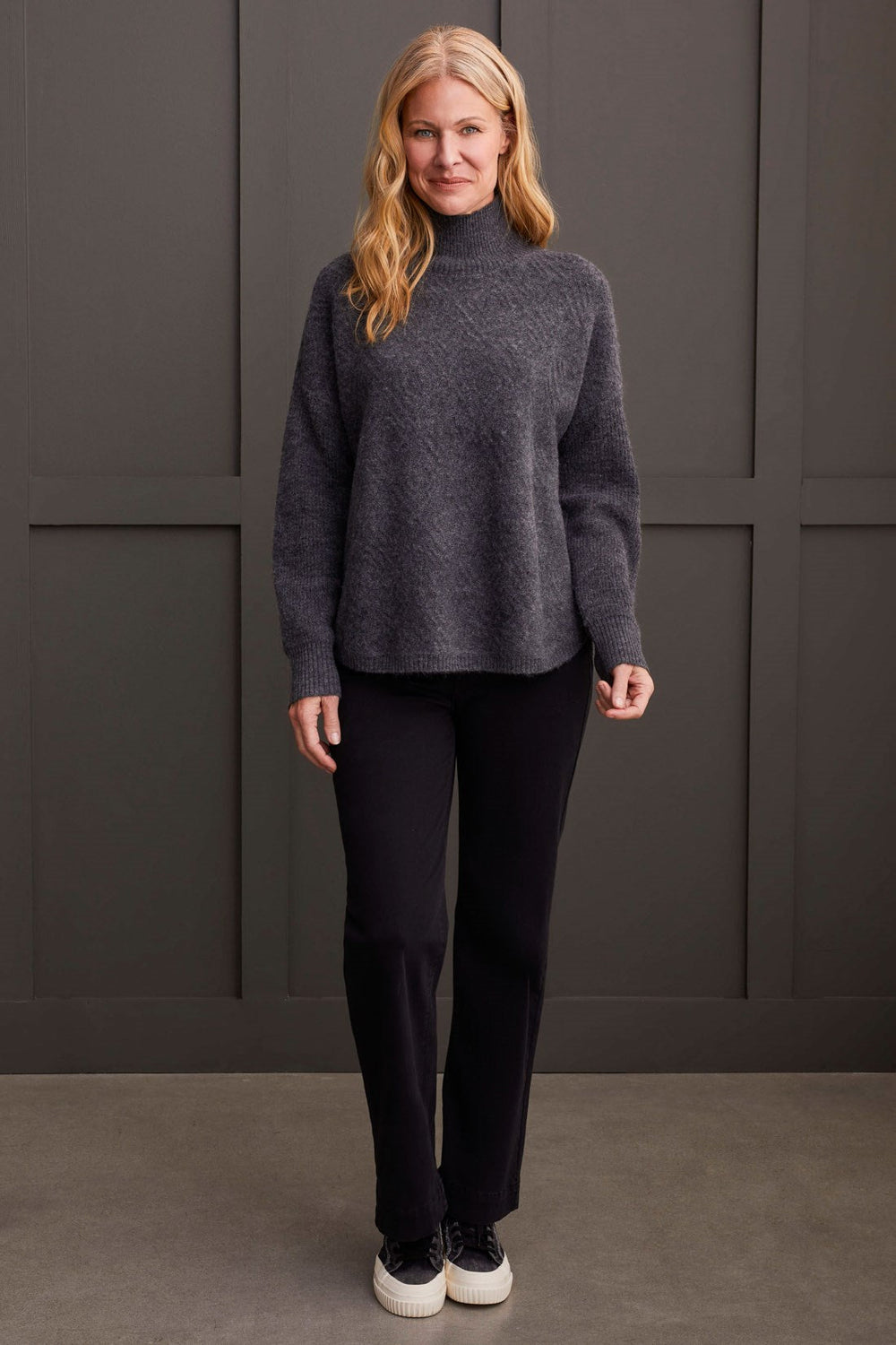 CHARCOAL TEXTURED MOCK SWEATER
