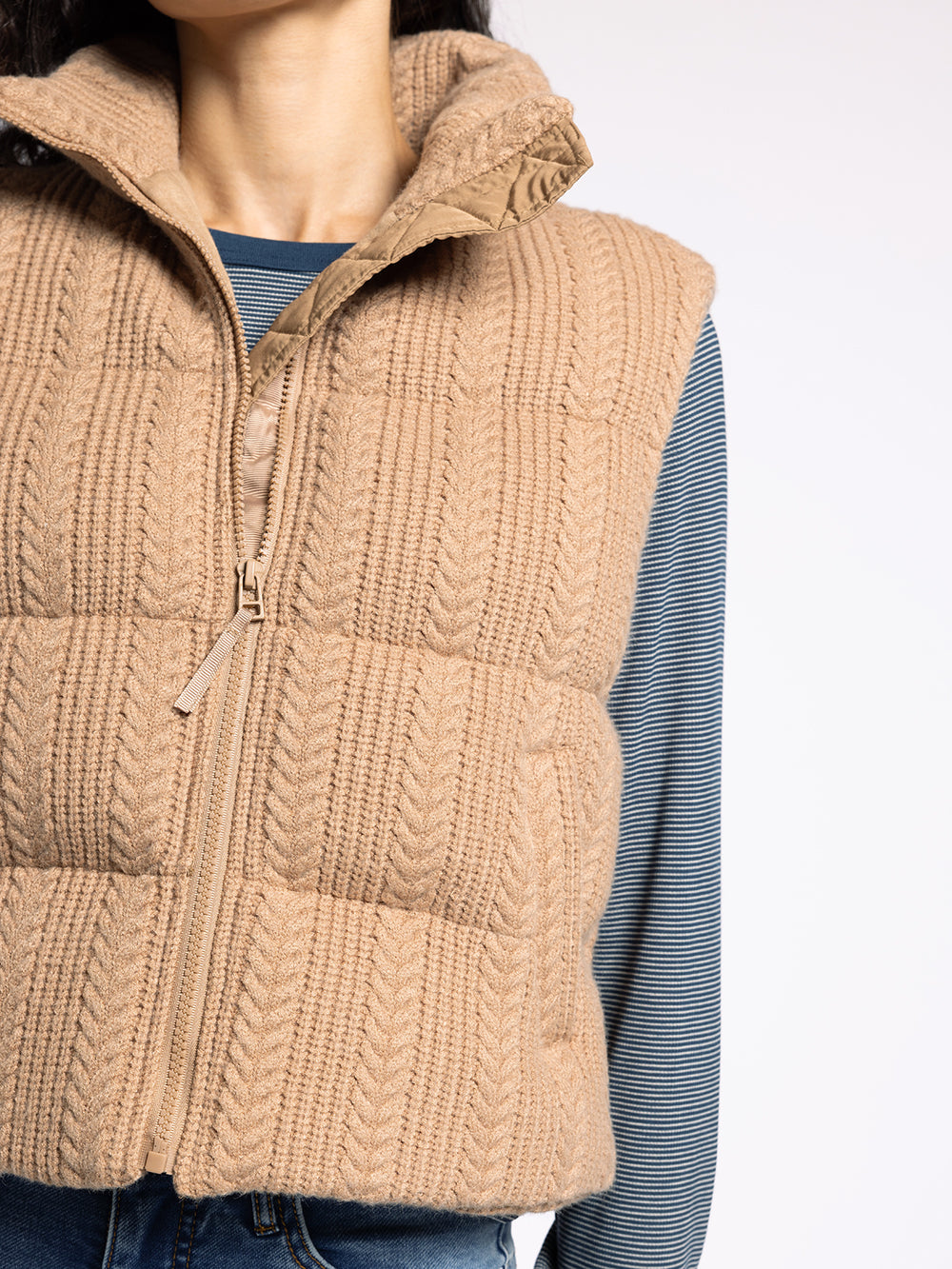 CAMEL STORMI CABLE VEST
