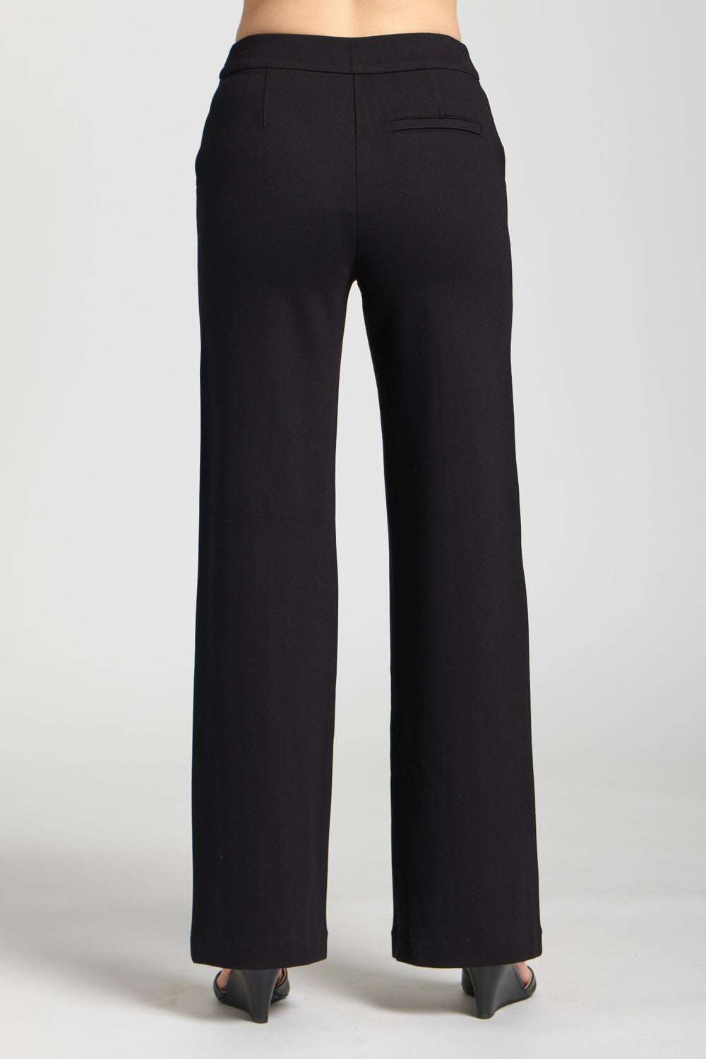 BLACK PIN-TUCKED PANT
