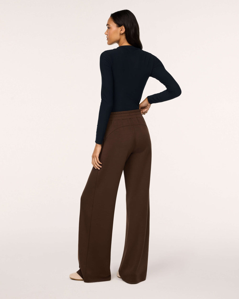 UMBER ROOT AIRESSENTIALS WIDE LEG PANT
