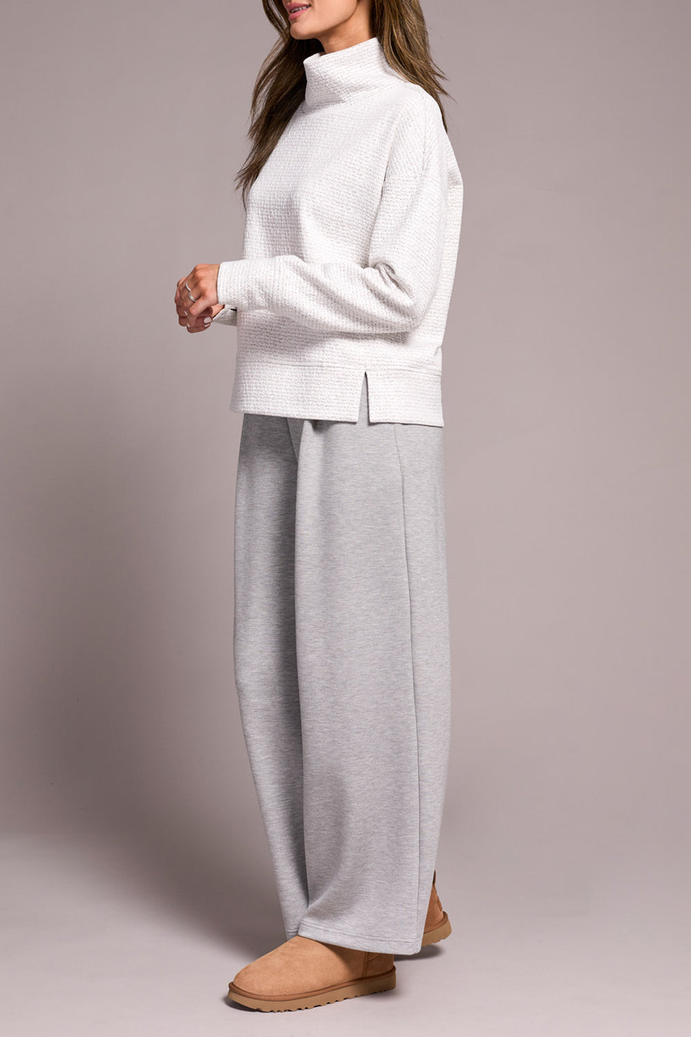 HEATHER FROST GREY TEXTURED KNIT FUNNEL NECK TOP
