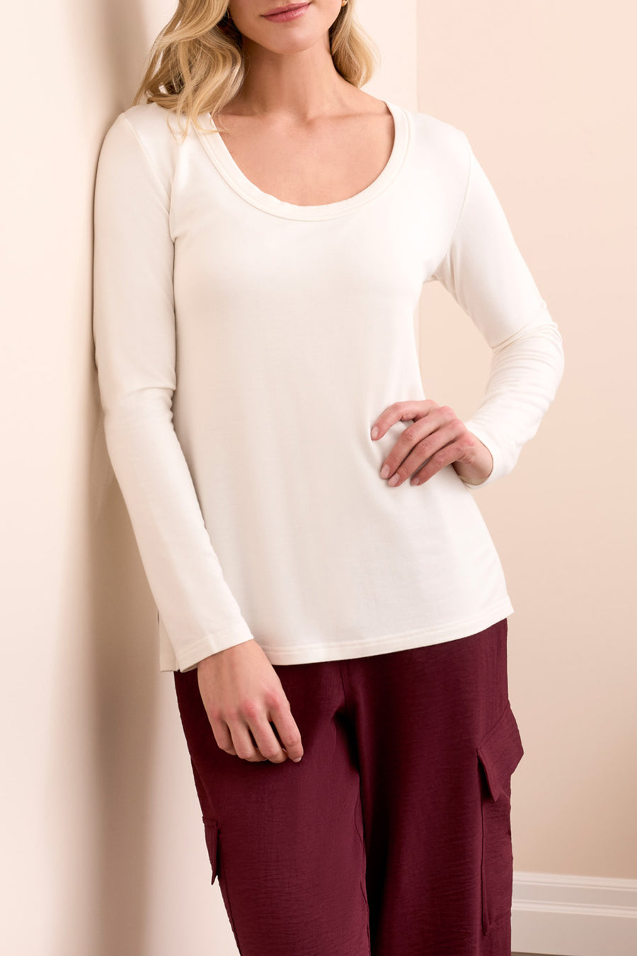 EGGSHELL SCOOP NECK KNIT TOP
