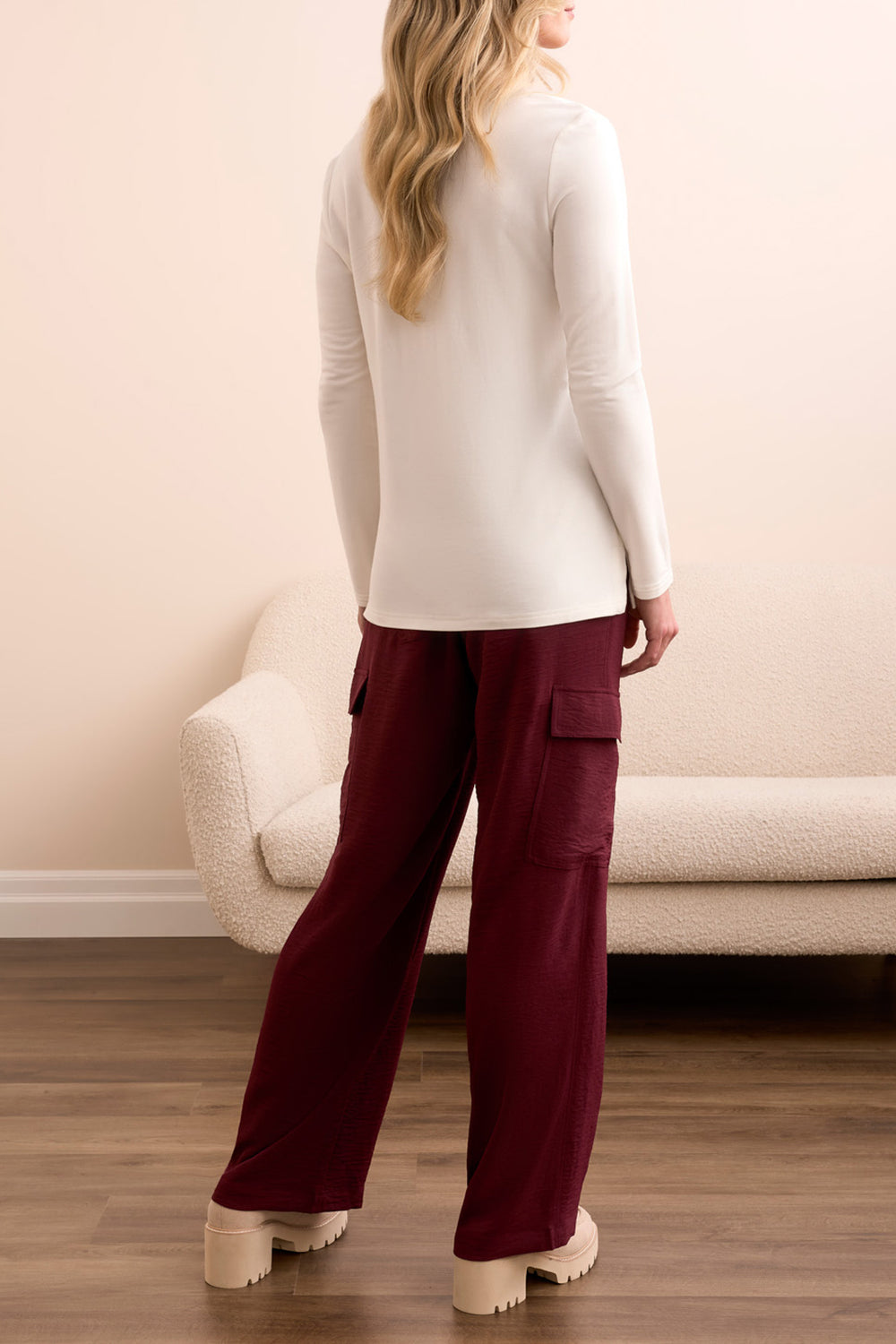 EGGSHELL SCOOP NECK KNIT TOP
