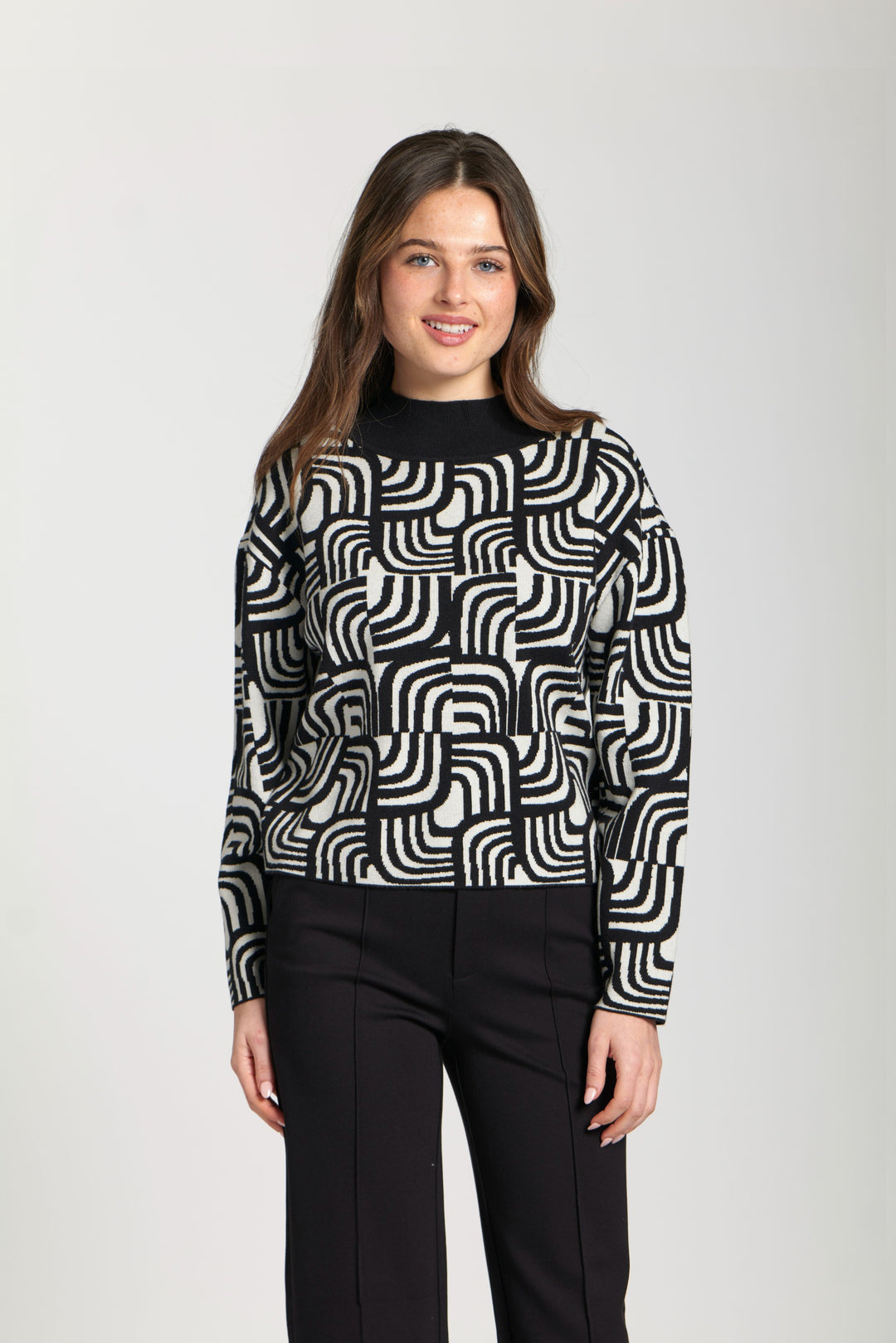 Black & Ivory Interlocking Curves Jacquard Pattern Sweater