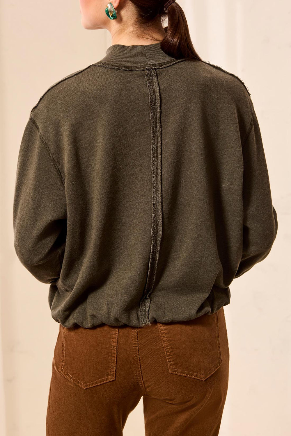CEDAR GREEN BUBBLE HEM MOCKNECK SWEATSHIRT
